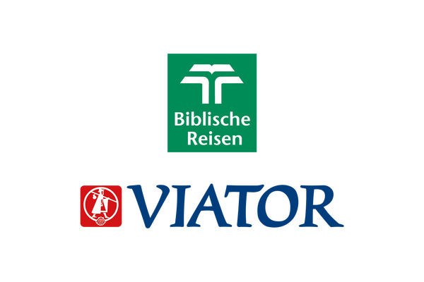 Logo-Kombination Biblische Reisen und VIATOR-Reisen Logos von Biblische Reisen und VIATOR-Reisen mit rotem Pilger-Signet und Bibel-Symbol